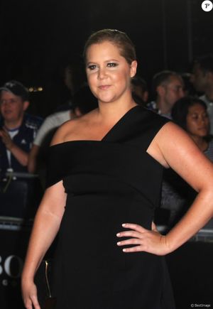amy schumer tits out
