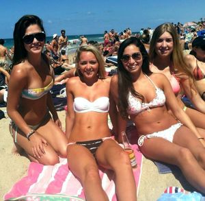 girls nude beach